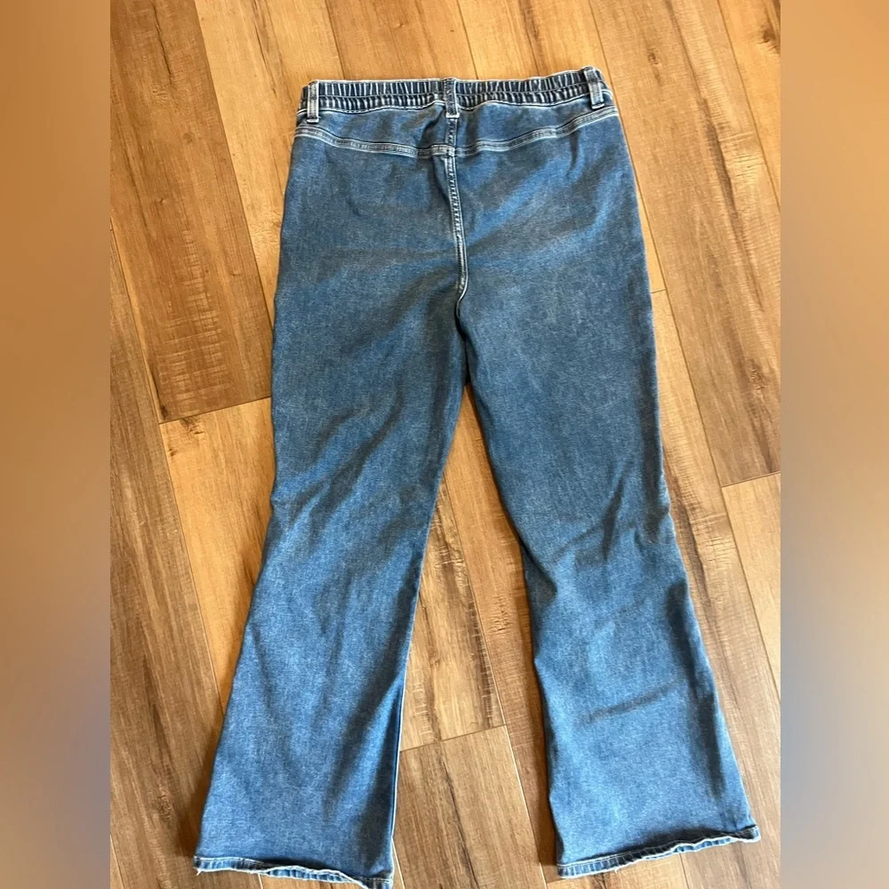 Aerie women’s jeans/ jeggings baby flare size L soft stretchy, elastic waist EUC